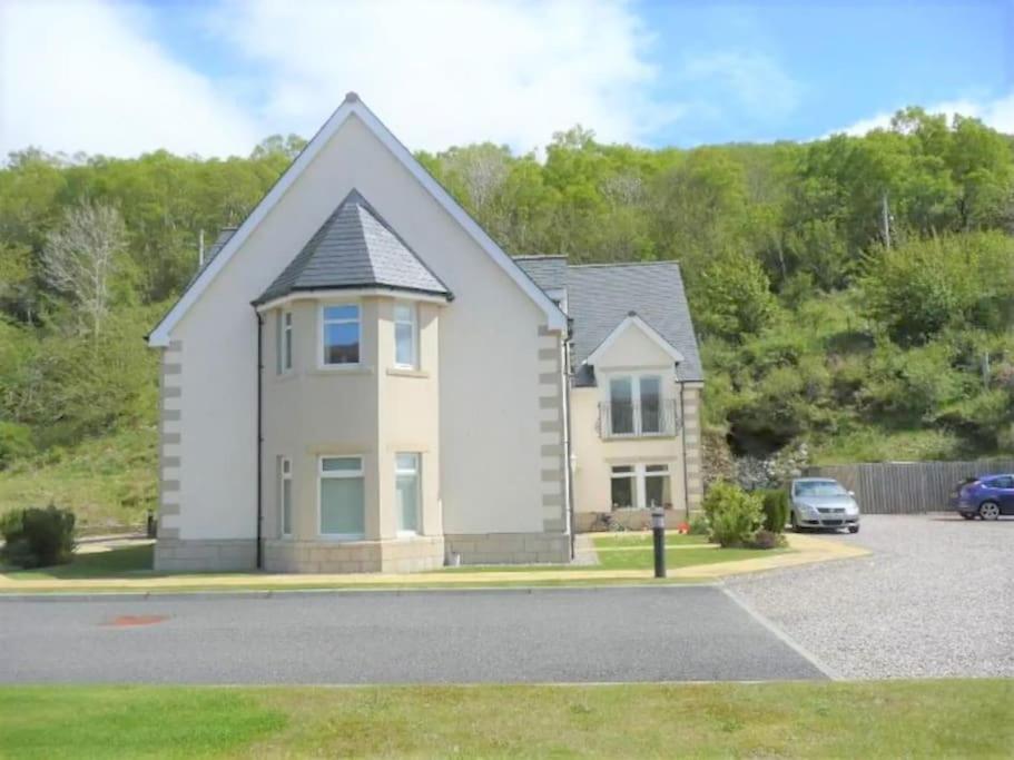 Beautiful Loch Side Apartment With Panoramic Views Fort William Exterior photo